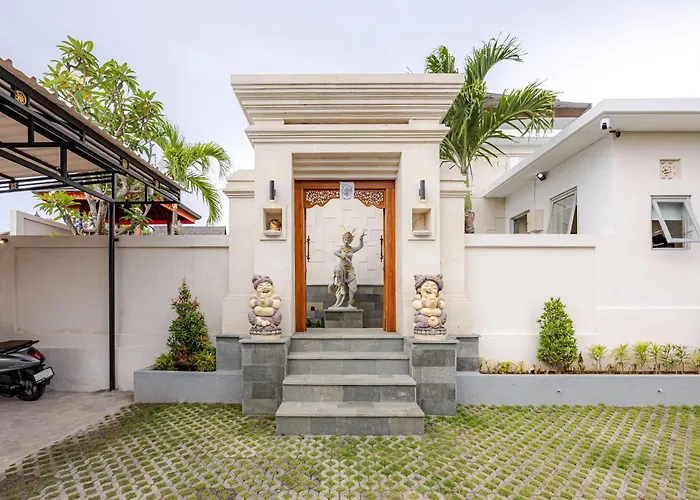 Отель Cove Dharma Kencana